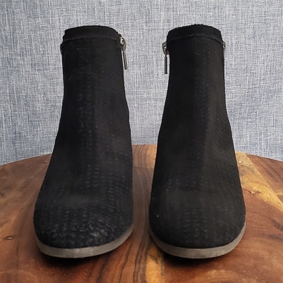LUCKY BRAND Pagira Perforated Suede Ankle Boot Black Women's 8.5 - Picture 2 of 9